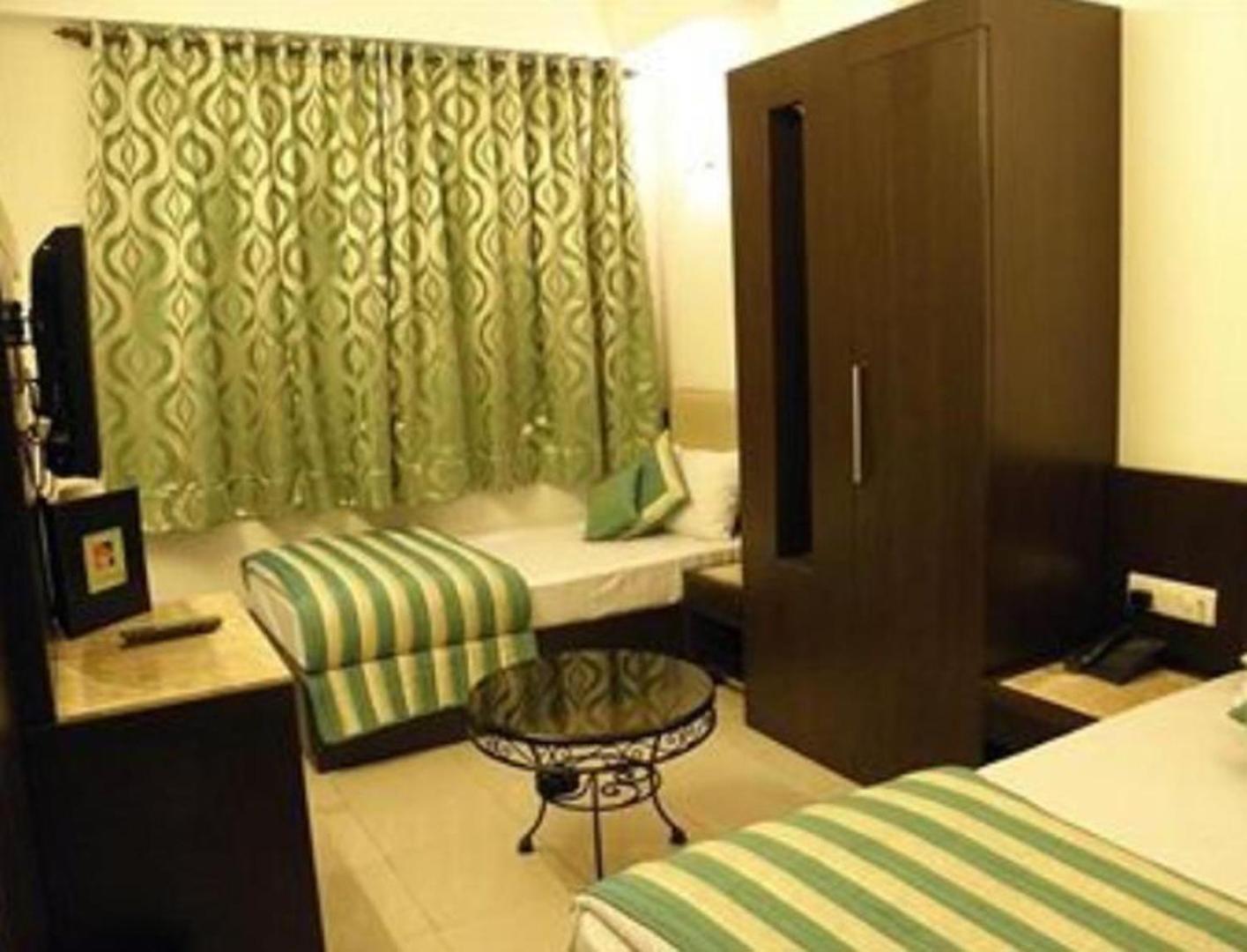 Hotel Chanchal Continental - 02 Mins From New Delhi Railway Station Exterior foto