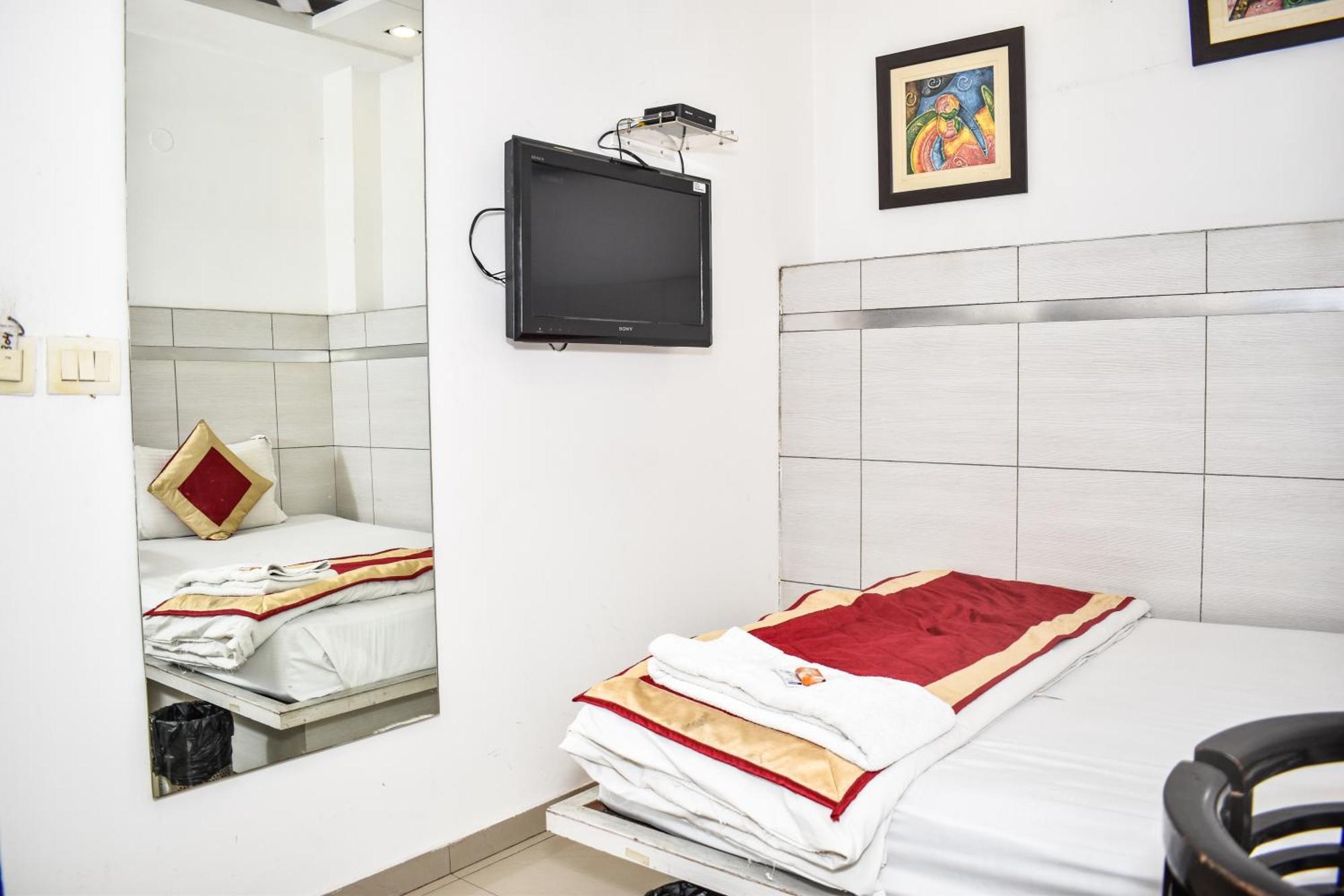 Hotel Chanchal Continental - 02 Mins From New Delhi Railway Station Exterior foto