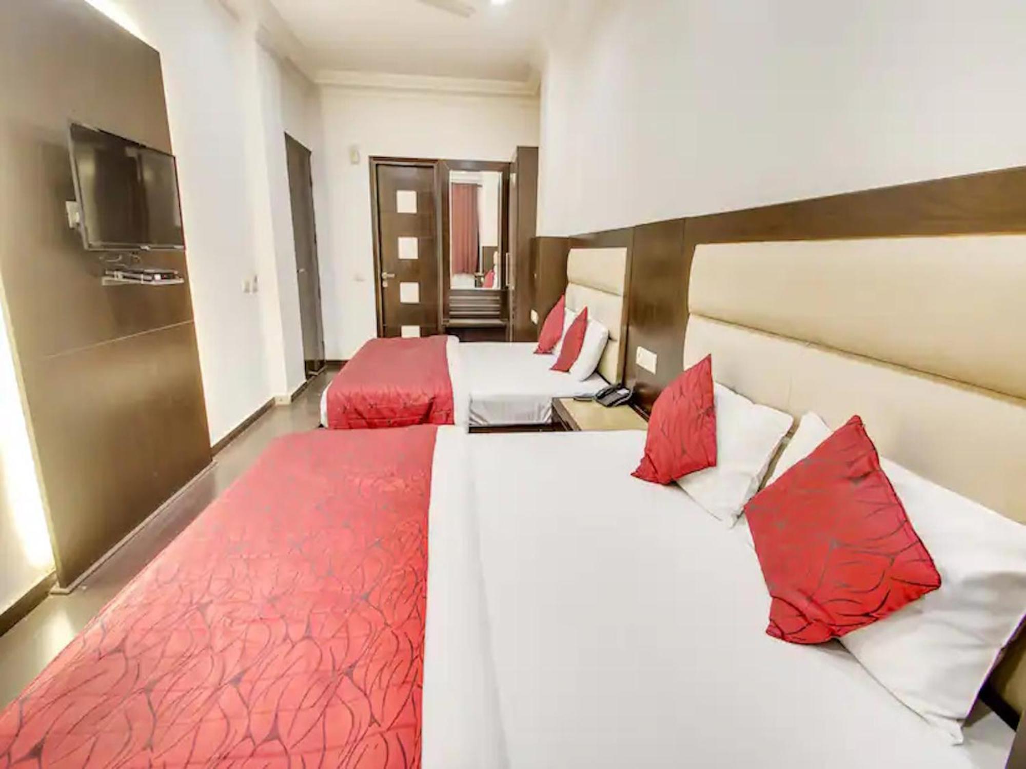 Hotel Chanchal Continental - 02 Mins From New Delhi Railway Station Exterior foto